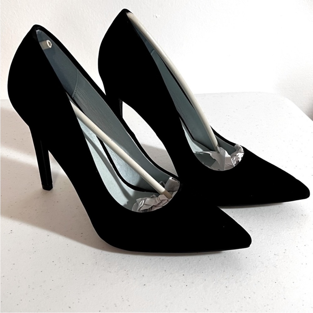 My delicious shoes Suede style heels 4in size 7.5 never worn